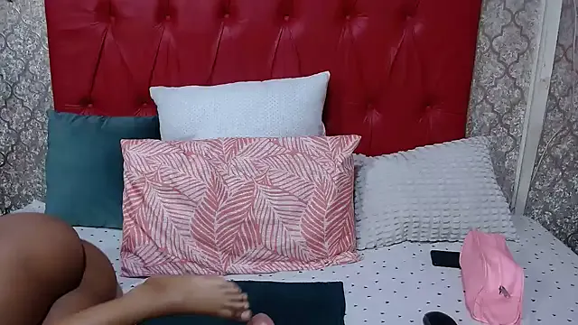 roouse – webcam model profile photo Image 18