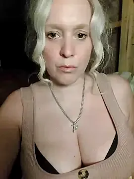 IsabelaGuerra – webcam model profile photo Image 15