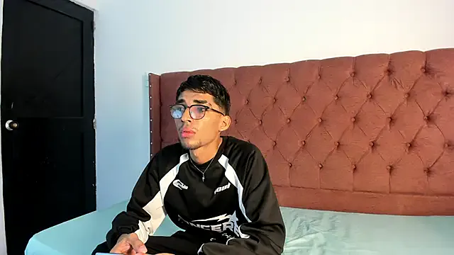 _Alicee_1 – webcam model profile photo Image 14