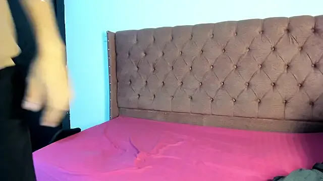 _Alicee_1 – webcam model profile photo Image 16