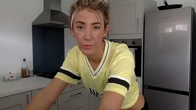 roouse – webcam model profile photo Image 9