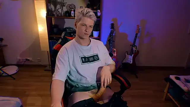 roouse – webcam model profile photo Image 5