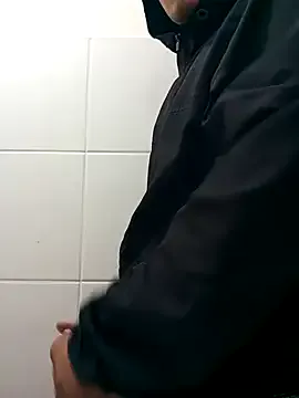 roouse – webcam model profile photo Image 3