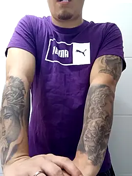 roouse – webcam model profile photo Image 4