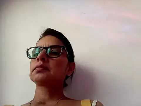 _Alice_1 – webcam model profile photo Image 2