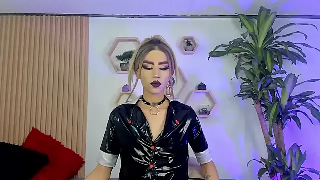 Awesomelusty – webcam model profile photo Image 13