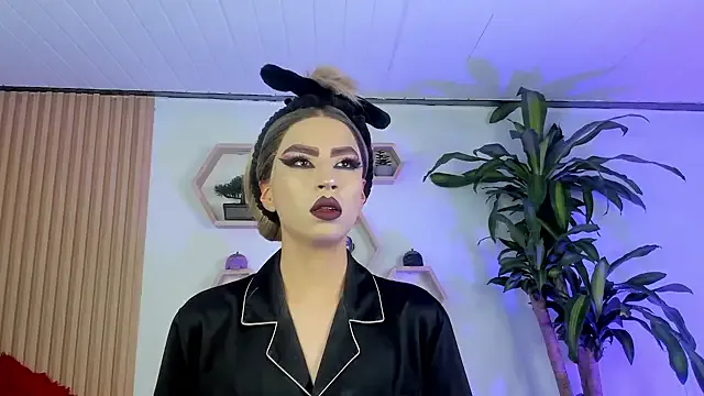 Awesomelusty – webcam model profile photo Image 7