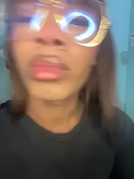 AmyOfficee – webcam model profile photo Image 7