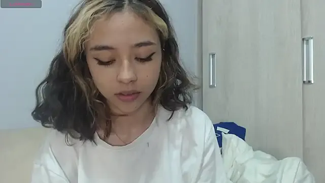 RollDolls – webcam model profile photo Image 12