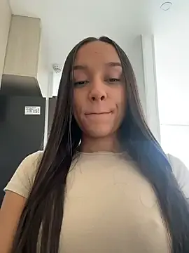 roouse – webcam model profile photo Image 10