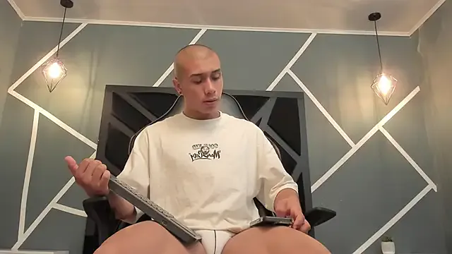 maataaan – webcam model profile photo Image 19