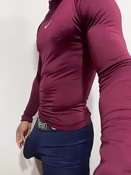 roouse – webcam model profile photo Image 3