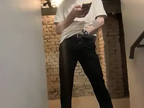 PumaShyXD – webcam model profile photo Image 10