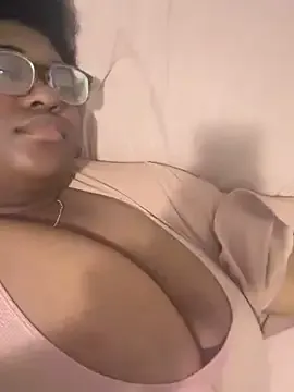 Musae – webcam model profile photo Image 3