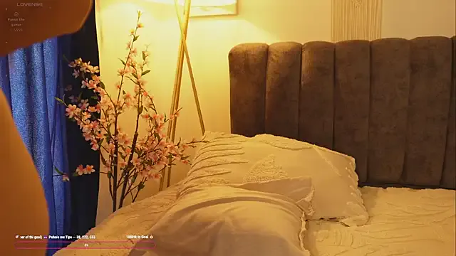 school_ch – webcam model profile photo Image 10