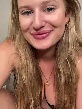 Busty-Ellie Image 14