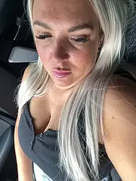 Bustyblondebabe32 Image 12