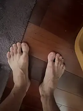 VIKITOMMY – webcam model profile photo Image 5