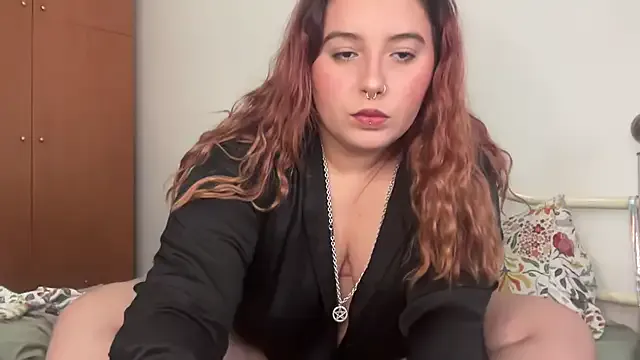 roouse – webcam model profile photo Image 3