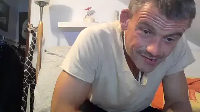 roouse – webcam model profile photo Image 3