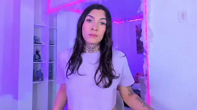 LT-333 – webcam model profile photo Image 10