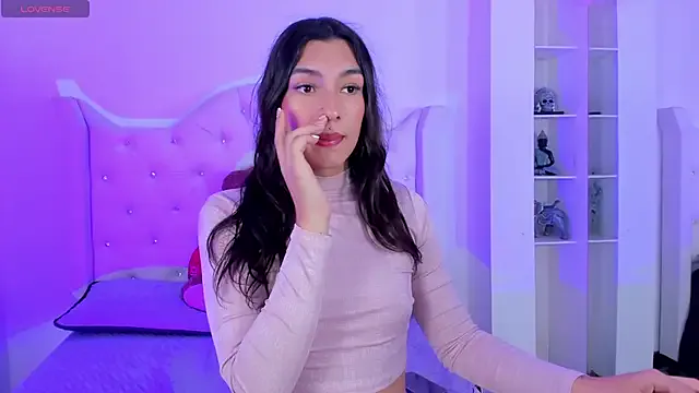 LT-333 – webcam model profile photo Image 3