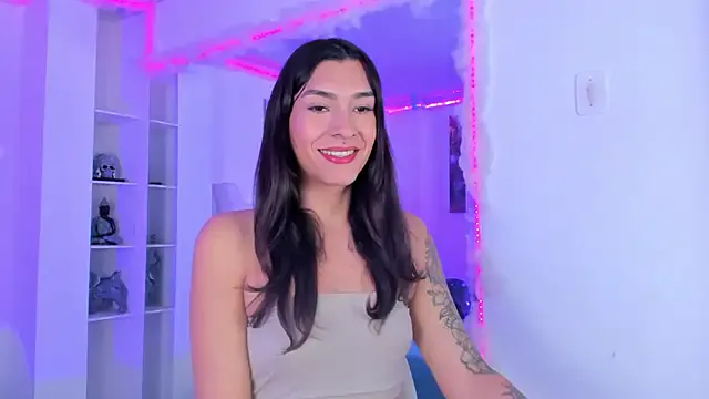 LT-333 – webcam model profile photo Image 6