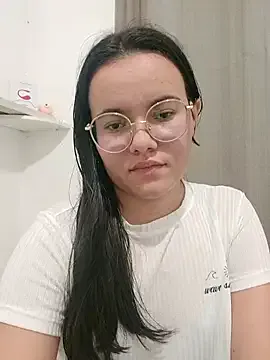 seraphine23 – webcam model profile photo Image 11