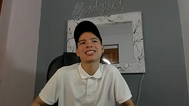 max04 – webcam model profile photo Image 10