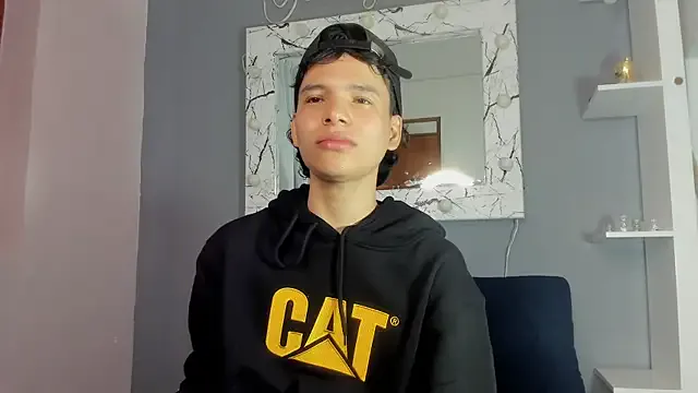 max04 – webcam model profile photo Image 7