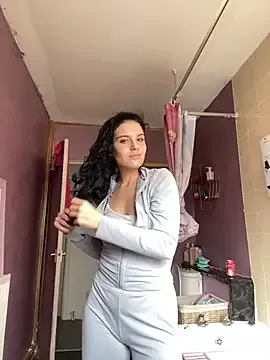 zui_lu – webcam model profile photo Image 4