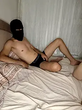 roouse – webcam model profile photo Image 4