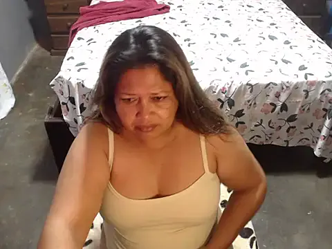 roouse – webcam model profile photo Image 17