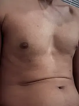 roouse – webcam model profile photo Image 8