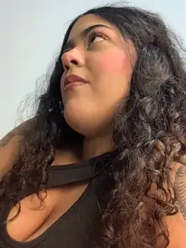 _Alicee_1 – webcam model profile photo Image 5