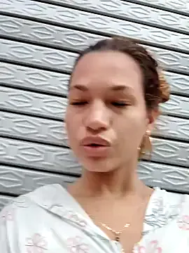  – webcam model profile photo Image 18