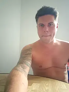 roouse – webcam model profile photo Image 8