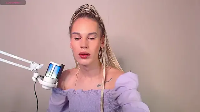 roouse – webcam model profile photo Image 7