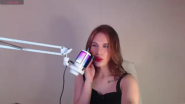 roouse – webcam model profile photo Image 8