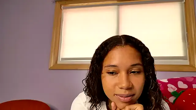 Yui-Ch – webcam model profile photo Image 13