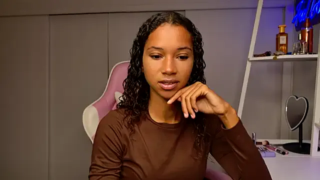 Yui-Ch – webcam model profile photo Image 5