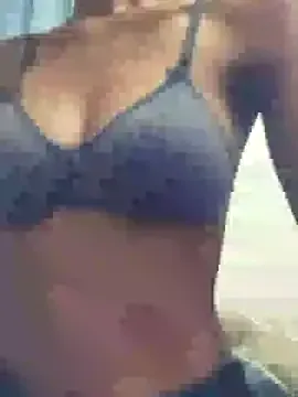 roouse – webcam model profile photo Image 3