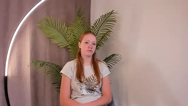 roouse – webcam model profile photo Image 2