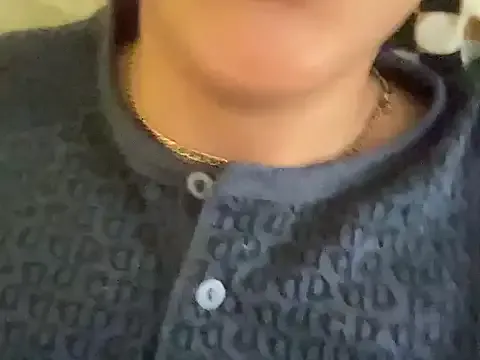 roouse – webcam model profile photo Image 3