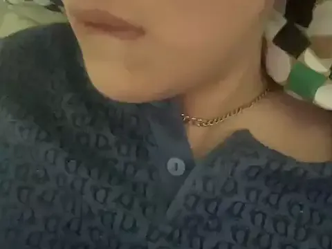 roouse – webcam model profile photo Image 4