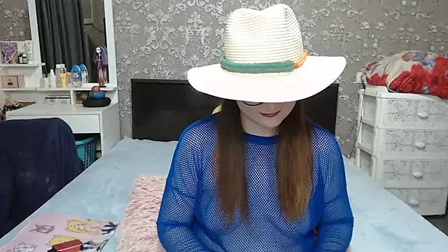 AliceRusso – webcam model profile photo Image 2