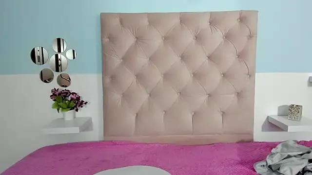 NANA_7 – webcam model profile photo Image 3