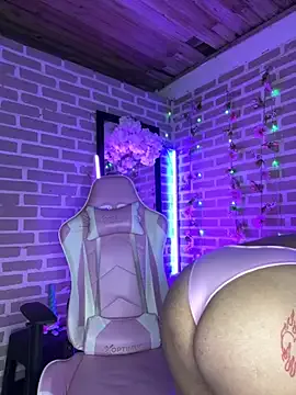 maataaan – webcam model profile photo Image 4