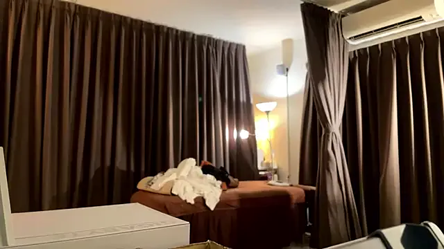 roouse – webcam model profile photo Image 16