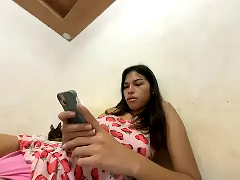 Cum_girlss – webcam model profile photo Image 11